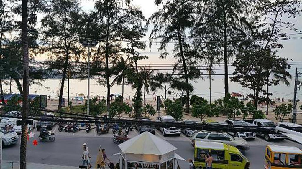 Long Beach Hotel Patong Экстерьер фото