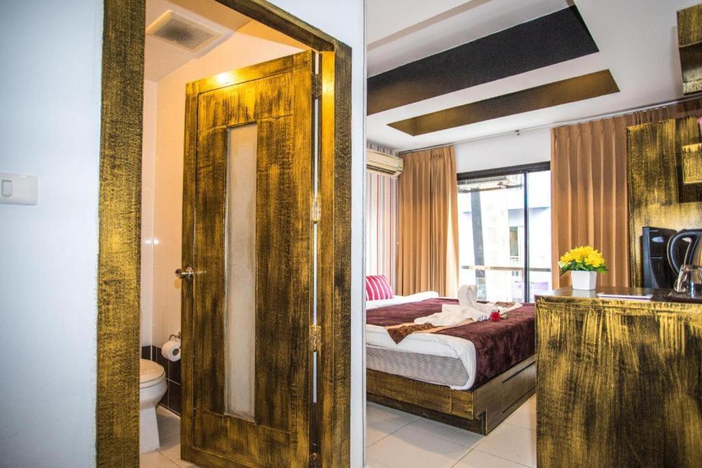 Long Beach Hotel Patong Экстерьер фото