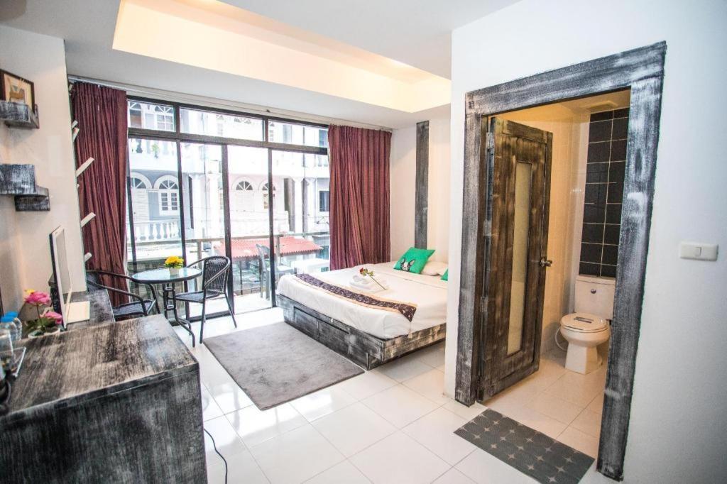Long Beach Hotel Patong Экстерьер фото