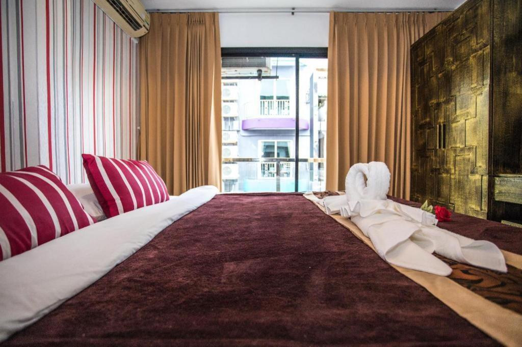 Long Beach Hotel Patong Экстерьер фото