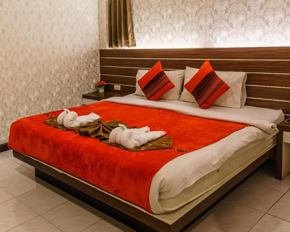 Long Beach Hotel Patong Экстерьер фото