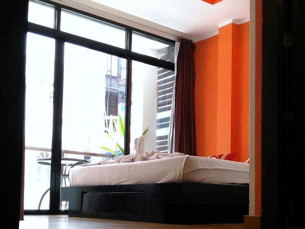 Long Beach Hotel Patong Экстерьер фото