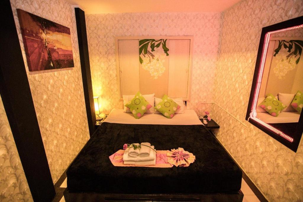 Long Beach Hotel Patong Экстерьер фото