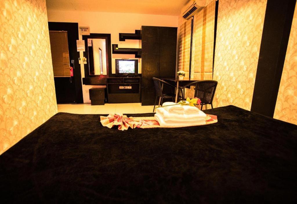 Long Beach Hotel Patong Экстерьер фото