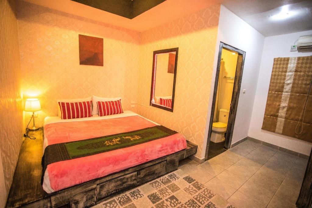 Long Beach Hotel Patong Экстерьер фото