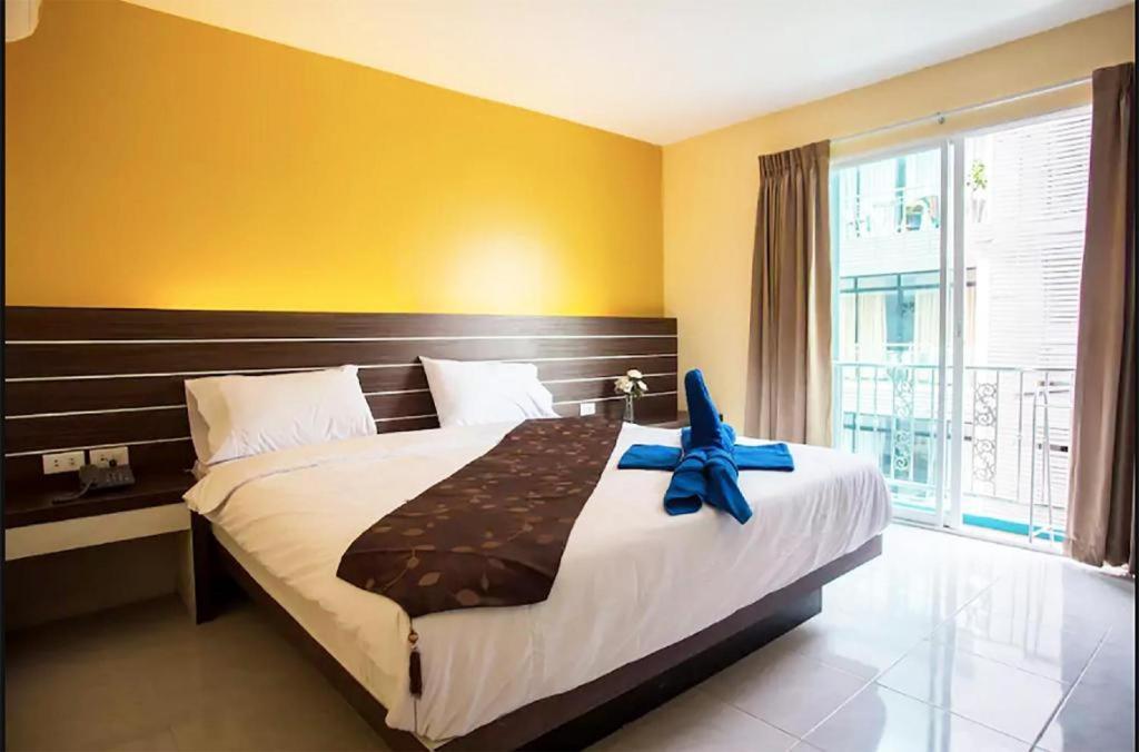 Long Beach Hotel Patong Экстерьер фото