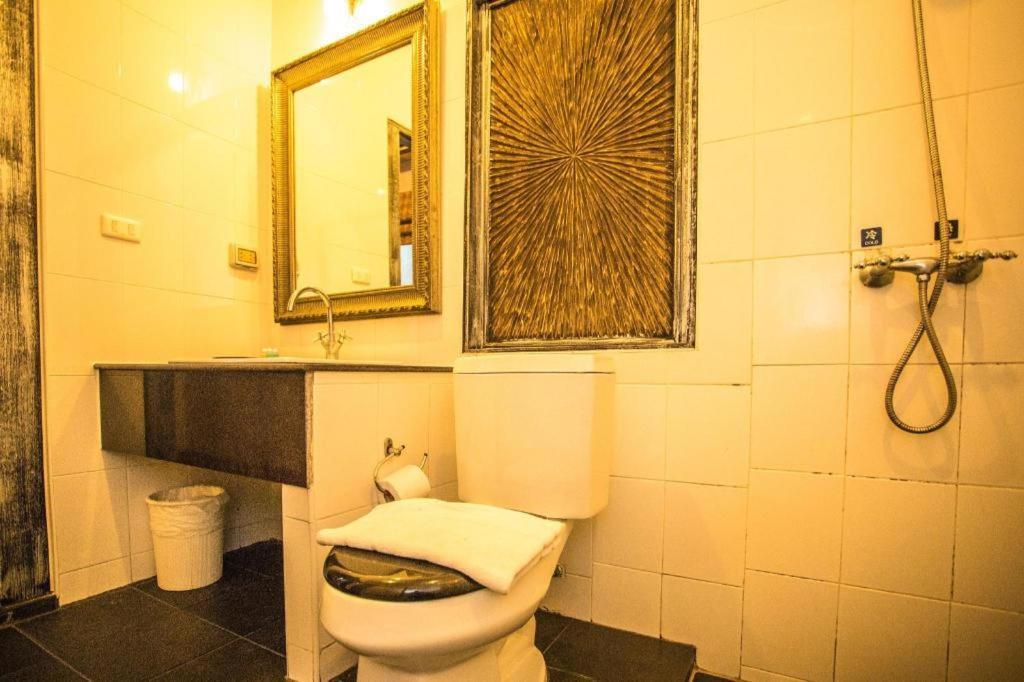 Long Beach Hotel Patong Экстерьер фото