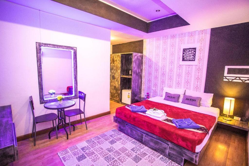 Long Beach Hotel Patong Экстерьер фото