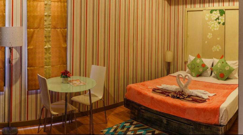 Long Beach Hotel Patong Экстерьер фото