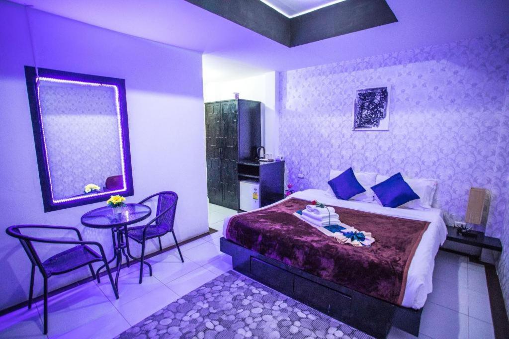 Long Beach Hotel Patong Экстерьер фото