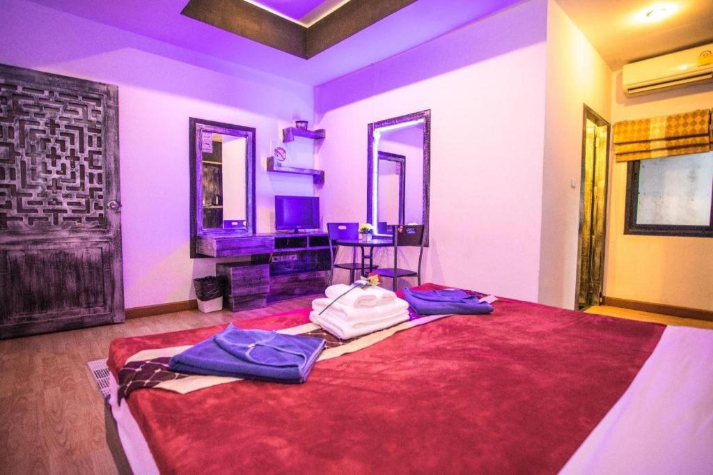 Long Beach Hotel Patong Экстерьер фото