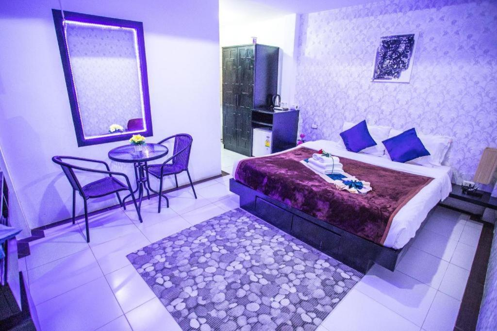 Long Beach Hotel Patong Экстерьер фото